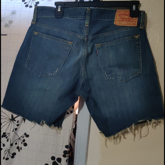 LEVIS' LOW BOOT CUT  JEAN SHORTS SIZE W 32L 30 - Picture 11 of 12